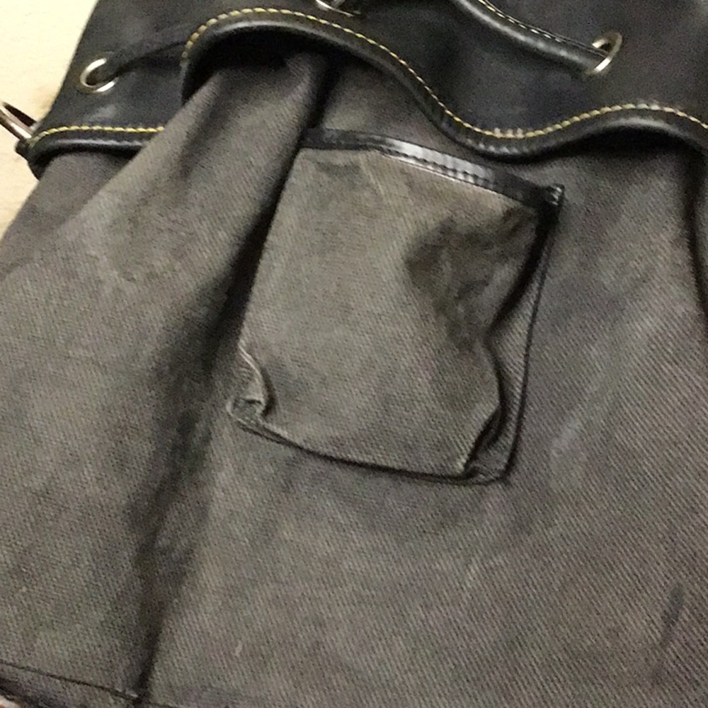 Dooney & Bourke Triple black Bucket bag janky - Picture 6 of 8